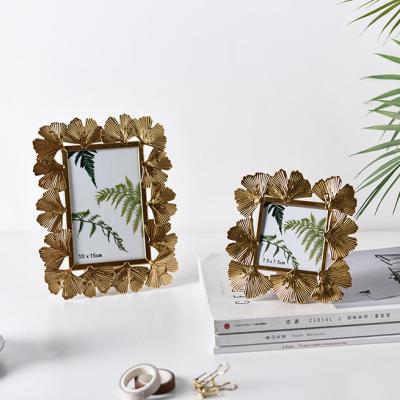 China Wholesale home picture 4*6 metal props decoration metal photo frame vintage gold frame for sale