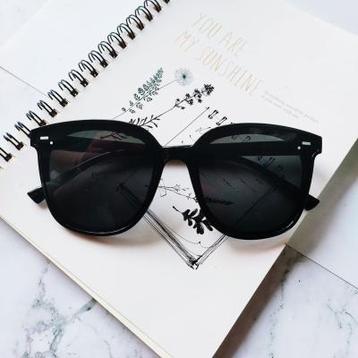 China 2020 Newest Fashion Sunglasses Sunglasses With Acetate Nylon Frame And Lenses 5PCS T/T 18x7x6cm for sale