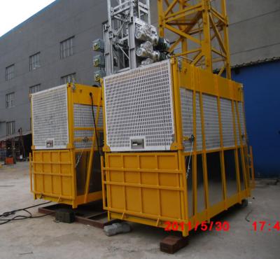 China Customized Painted Twin Cage SC200/200 Building Cage Hoist 3.0 x 1.3 x 2.5m for sale