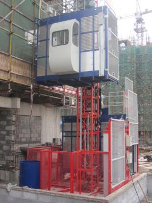 China 1000kg Load Capacity Twin Cage SC200 Personnel Hoist and Material Hoist for sale