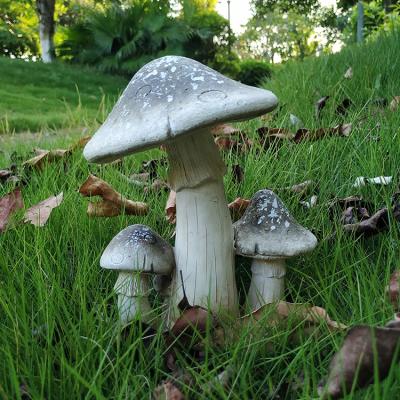 China Europe wholesale garden decoration white mushroom resin, hand made polyresin crafts sprinkle decoration$ for sale