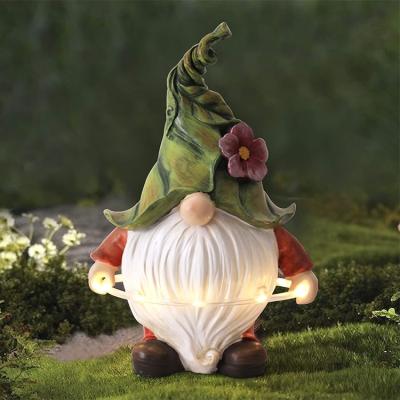 China Art Decor Custom Resin Gnome Figurine Solar Powered Garden Gnome Decor Light Outdoor Garden Ornaments for sale