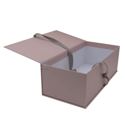 China Recyclable Luxury Gift Paper Kraft White Shoe Box With Ribbon for sale