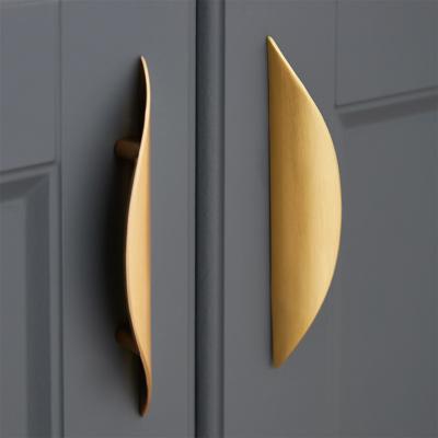 China Modern Luxury Gold Hardware Gold Door Window Handles Stainless Steel Buffet Wardrobe Cabinet Kitchen Drawer Cabinet Pulls for sale