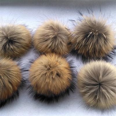 China 2018 Auto Parts Fur Pom 2018 Real Raccoon Fur Pom Poms With Snap Button For Beanie Hat for sale