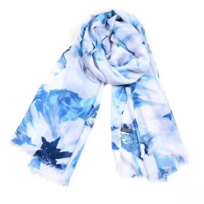 China Viscous cotton 2021 ladies print star fashion soft supple pattern hijab simple shawl scarf tassel scarf for women for sale