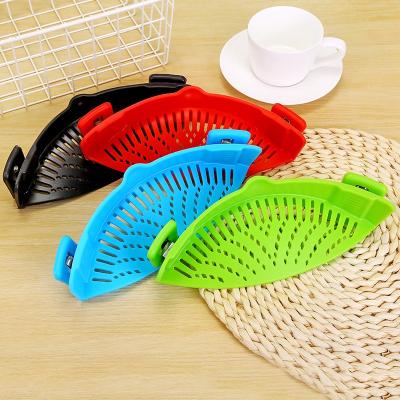 China Cooker Viable Edge Drainage Funnel Liquid Soup Noodle Vegetable Soup Strainer Silicone Kitchen Circulator Tool H497 for sale