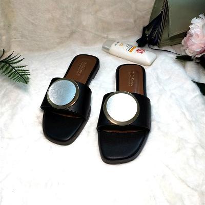 China Luxury Brand Name Women's Flats Shoes PVC Microfiber Braid Bead Pearl Slides Light Woman's Slippers for sale