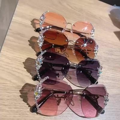 China Newest Fashional Sunglasses 2022 Fashion High Quality Custom Sunglasses Rimless Square Diamond Sunglasses For Women for sale