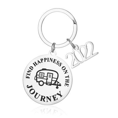 China Graduation Season Gift Engraved Metal Round Find Happiness 2022 Travel Graduation Season Charms Senior Class Graduate Chain Gift for sale