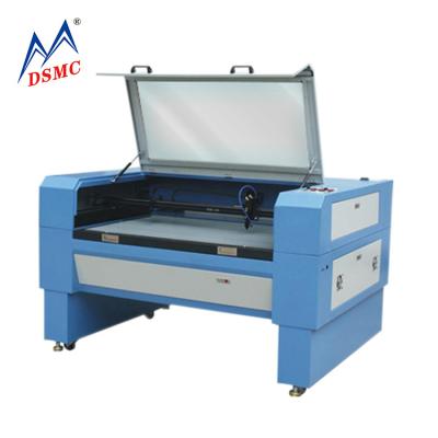 China Laser CUTTING 1610 Garment Garment Laser Cutting Machine Caliber Fashion Garments Making Machine for sale