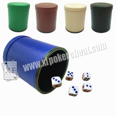 Chine Tasse de matrices en plastique magique de jeux de poker normaux de taille avec à télécommande à vendre