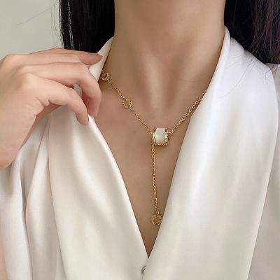 China FASHIONABLE Hot Selling White Opal Small Waist Temperament Necklace Stainless Steel Clavicle Chain Jewelry for sale