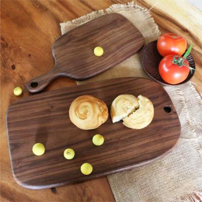 China Sustainable Cheap Acacia Wooden Cutting Board Handle Breadfruit Pizza Steak Solid Wood Board for sale