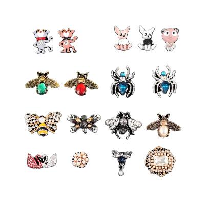 China Small Bee Waterproof Goods In The Running Cartoon Luxury Factory Direct Metal Sale New Style Croc Shoe Charms Clog PVC Shoe Accessories for sale