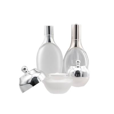 China Round Chrome Cosmetic Custom Glass Serum Cap Cosmetic Dropper Bottles With Lid for sale