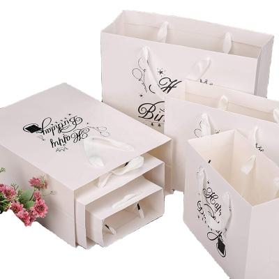 China Recyclable Custom Logo White Gift Bags For Cosmetics for sale