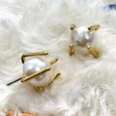 China Other Elegant 18ct Gold Plated Pearl Earrings Stud Simple Design Pearl Pendant for sale