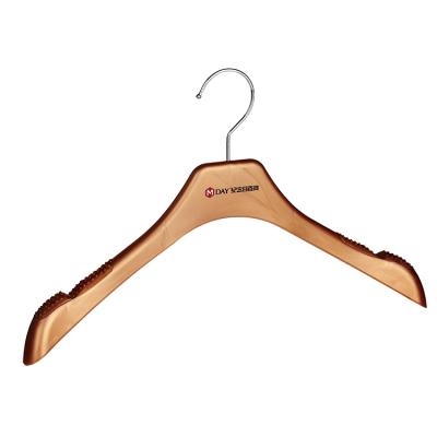 China China Factory Plastic Hanger Customizable Color Plastic Hangers Clear Black Snakeskin Style Suit Hangers for sale