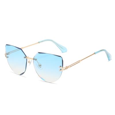 China Fashion Sunglasses Fashion Cat Frame New Women Metal Frame Shades Sunglasses 2021 for sale