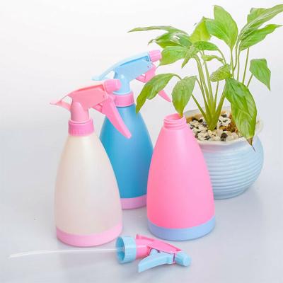 China Hand Pressure Durable Garden Flower Spray Watering Bottle Watering Kettle for sale