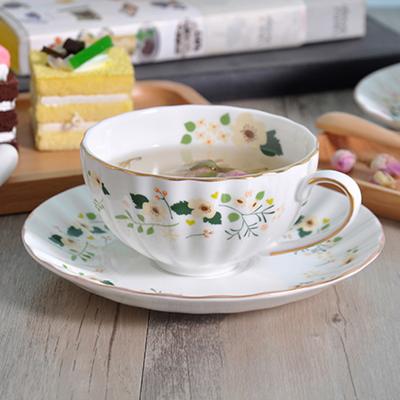 China Viable high quality European fine floral bone china coffee cup and saucer teacup set personalized Nordic ceramic coffee espresso cups for sale