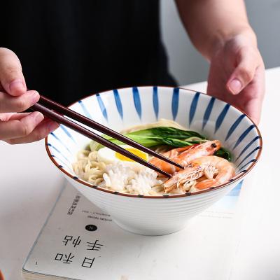 China Viable Japanese Ceramic Round Ramen Noodle Blue And White Restaurant Soup Udon Bowls Porcelain Serving Rice Bowls for sale