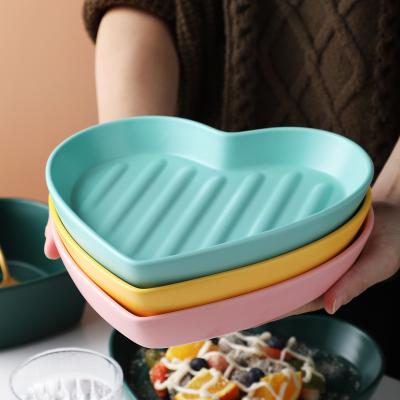 China Sustainable Restaurant Cares Nordic Heart Shape Christmas Ceramic Mold Porcelain Dinner Cooking Dishes Bakeware Sets Baking Dishes for sale