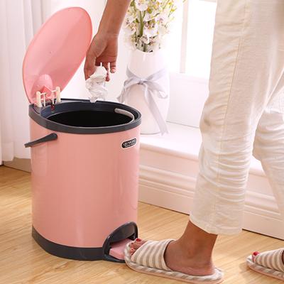 China Sustainable Hot Selling Non Slip Foot Pedal Friendly Step Plastic Trash Can For Bathroom for sale