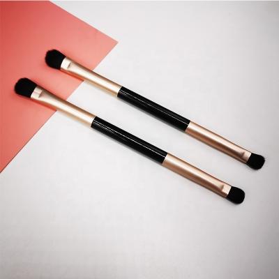 China Smudge Brush Double Eye Brush 2 In 1 Double Sided Eyeshadow Concealer Powder Brushes Makeup Brush for sale