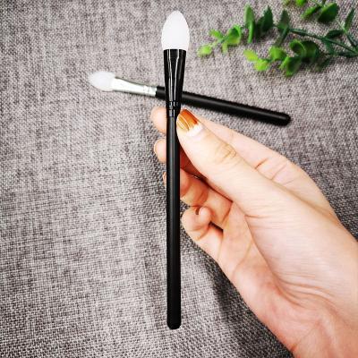 China Wooden Smudge Brush Handle Silicone Eyeshadow Brush Large New With Free Samples For Private Labels for sale