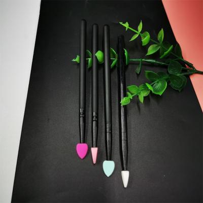 China Angular Blush Global Sales Factory Wholesale Silicone Eyeshadow Brush Makeup Heart Shaped Brush for sale