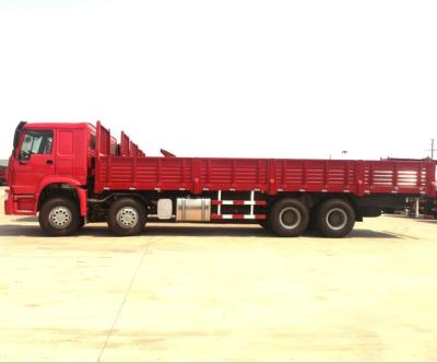 China 2021 Year 6x4 8X4 12 Wheel Sinotruck Howo Barrier Gattle Grill Stake Cargo Truck SINOTRUK 9500X2500X3200 Mm for sale