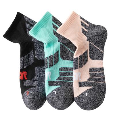 China Breathable Wholesale Custom With Logo Mens Unisex Knitted Ankle Compression Sports Running Socks for sale