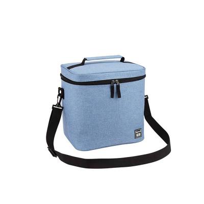 China Best Waterproof Matt Polyester Lunch Bag Lunch Cooler Bag With Handle And Shoulder for sale