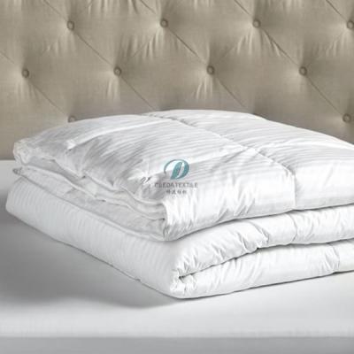 China Deeda Factory Price Home White Cotton Hotel Quilted Comforter for sale