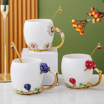 China Handmade Luxury Ceramic Cup Light Handle Enamel Gold Flower Decor Luxury Gold Tea Cup for sale