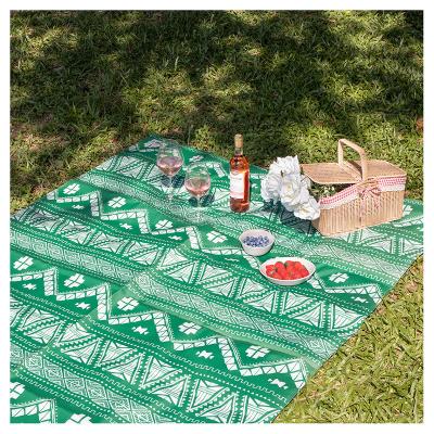 China Outdoor Competition Sand Proof And Waterproof Picnic Mat Large Thick Padded Picnic Blanket for sale