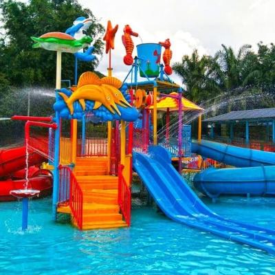 China Family Interactive Splash Park Equipment Artistic With Closed Spiral Slide for sale