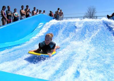 China Máquina de simulação de surf de grande capacidade para parque aquático à venda