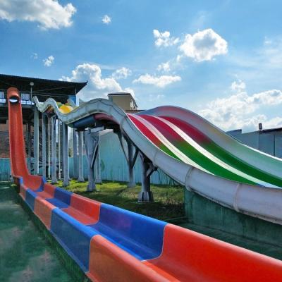 China Large Amusement Speed Water Slides Water Park Slide For Adult Anti Static for sale