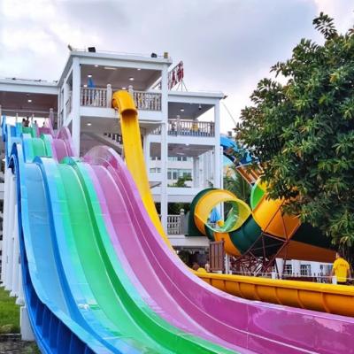 China Hot Dip Galvanizing Rainbow Water Slide Voor waterplezierparken En vakantieoorden Te koop