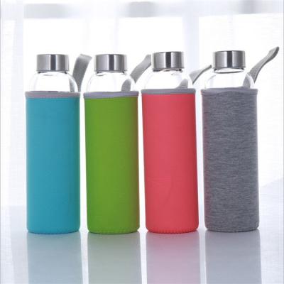 China Sustainable Color 500ml Insulated Borosilicate Drinking Glass Custom Portable Water Bottle With Neoprene Sleeve for sale