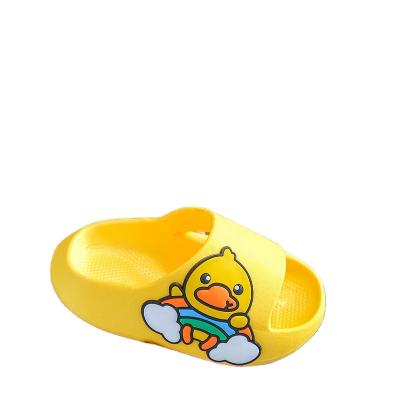 China Waterproof 2022 Summer Boys Cartoon Duck Indoor Non-slip Bath Slippers and Girls Sandals and Slippers for sale