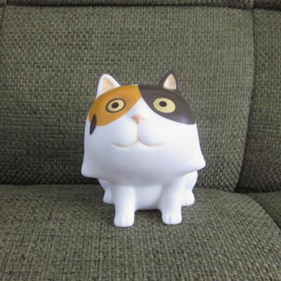 China Cartoon mini cat vinyl piggy bank, coin box toy for saving coines or decoration. for sale