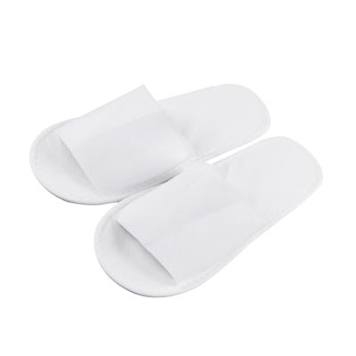 China Cheap Open Toe Hotel Slipper Wholesale Hotel Amenity Set Open Toe White Disposable Nonwoven Hotel Slippers for sale