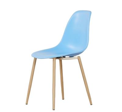 China Modern New Design PP Seat Lounge Chair With Wooden Legs Restaurant Dining Chair for sale