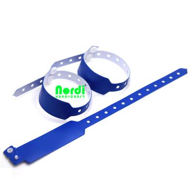 China Custom Waterproof Low Price Vinyl Wristband PVC Reflective Waterproof Wrist Band For One Time Wear for sale