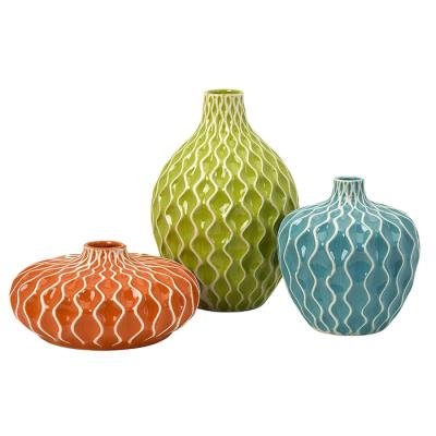 China Eco - Friendly Ceramic Vase Delicate Custom Handmade Wave Flower Strips Ceramic Flower Vases for sale