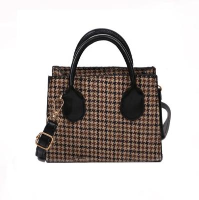 China Mini Tote Bag Women 2022 Daily Plaid Retro Mobile Wallet PU Bag Women Soft Leather Messenger Small Shoulder Soft Bag Purse for sale